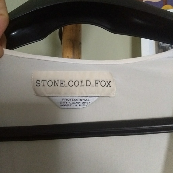 Stone Cold Fox Fox Robe In Ivory Silk - Picture 3 of 8